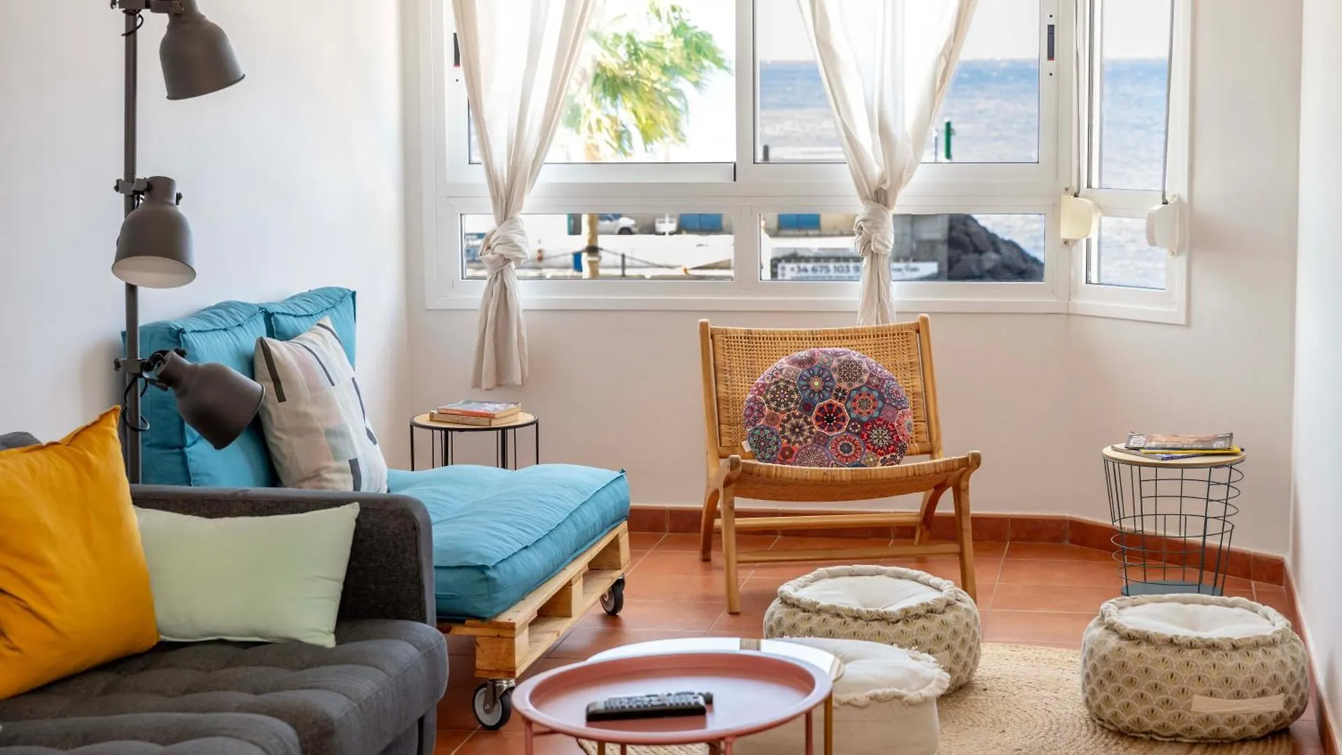 Artistic Beachfront Apartment Radazul Espagne